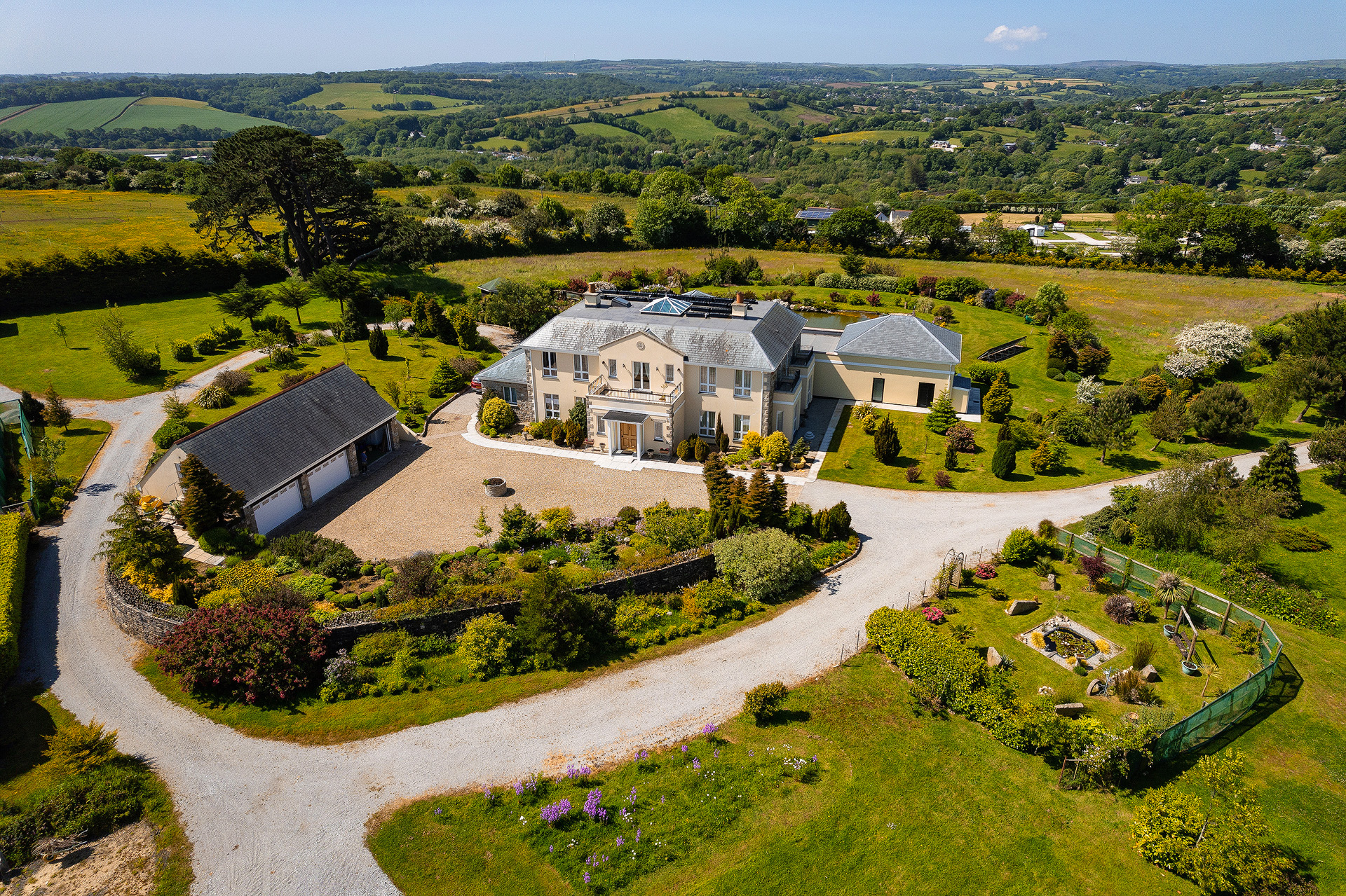Aerial view of a property and its surroundings in Cornwall